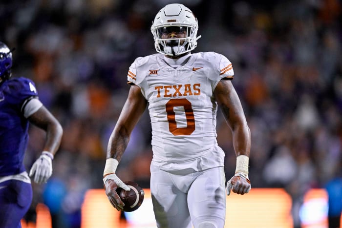 Texas tight end Ja'Tavion Sanders